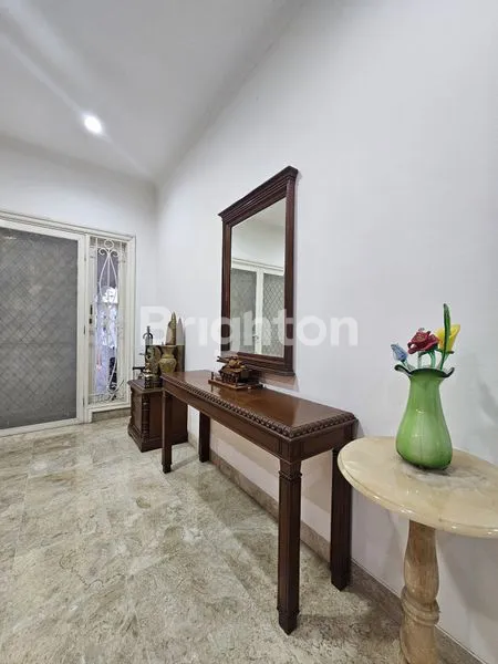 image RUMAH MEWAH DI TANJUNG BARAT INDAH DEKAT PINTU TOLL LENTENG AGUNG (3)