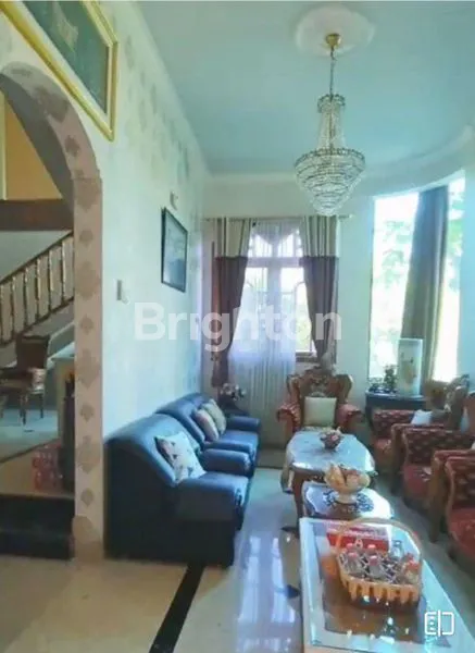 image RUMAH CLASSIC 2 LANTAI CITRALAND UTAMA LOKASI DEPAN TAMAN DAN DOUBLE ROW WAY DALAM CLUSTER  (5)