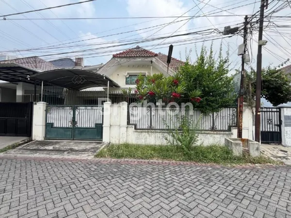 image RUMAH LEBAR 10 DI PERUMAHAN TOMPOTIKA MANYAR DEKAT GALAXY MALL, MERR (1)