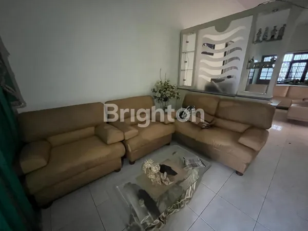 image RUMAH LEBAR 10 DI PERUMAHAN TOMPOTIKA MANYAR DEKAT GALAXY MALL, MERR (3)