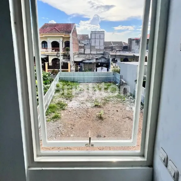 image RUKO 3 LANTAI STRATEGIS NOL JALAN RAYA MERR, MURAH HITUNG TANAH, COCOK UNTUK USAHA (6)