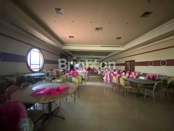 image GEDUNG SIAP PAKAI DI PUSAT BISNIS DEKAT TUNJUNGAN PLAZA (7)