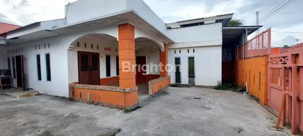 image RUMAH BESAR SIAP HUNI DI KOMPLEK PERUMAHAN AMAN DAN STRATEGIS (1)