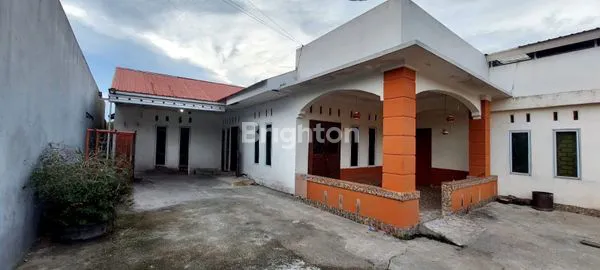image RUMAH BESAR SIAP HUNI DI KOMPLEK PERUMAHAN AMAN DAN STRATEGIS (2)