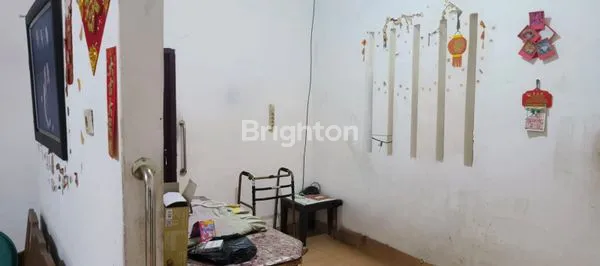 image RUMAH BESAR SIAP HUNI DI KOMPLEK PERUMAHAN AMAN DAN STRATEGIS (7)