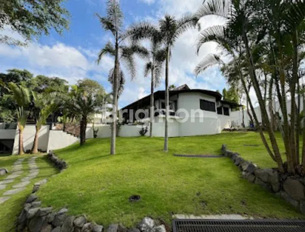 image VILLA MEWAH DI CANGGU (1)