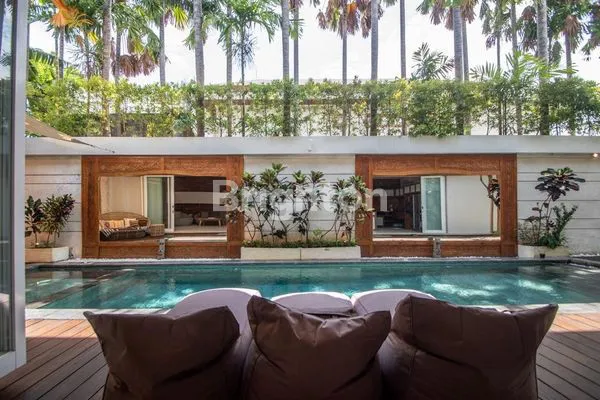 3 BRLUXURY VILLA WITH PREMIUM FURNISHED IN UMALAS