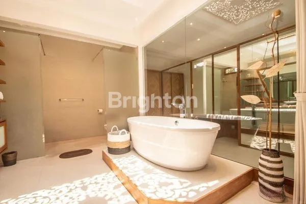 image 3 BRLUXURY VILLA WITH PREMIUM FURNISHED IN UMALAS (4)