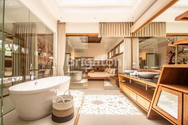 image 3 BRLUXURY VILLA WITH PREMIUM FURNISHED IN UMALAS (5)