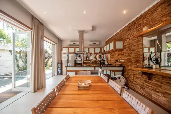 image 3 BRLUXURY VILLA WITH PREMIUM FURNISHED IN UMALAS (6)