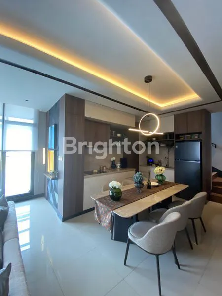 image RUMAH MEWAH SUMMARECON CROWN GADING (2)