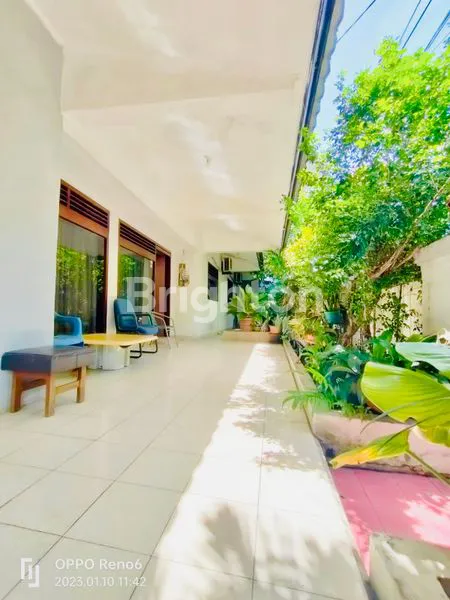 image FOR SALE! RUMAH TUA KAWASAN KEBAYORAN BARU. LOKASI STRATEGIS, DEKAT KE GANDARIA CITY. (2)