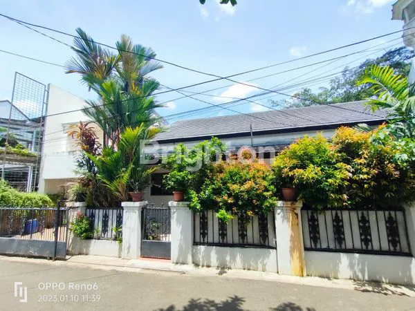 image FOR SALE! RUMAH TUA KAWASAN KEBAYORAN BARU. LOKASI STRATEGIS, DEKAT KE GANDARIA CITY. (3)