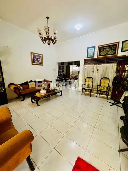 image FOR SALE! RUMAH TUA KAWASAN KEBAYORAN BARU. LOKASI STRATEGIS, DEKAT KE GANDARIA CITY. (4)
