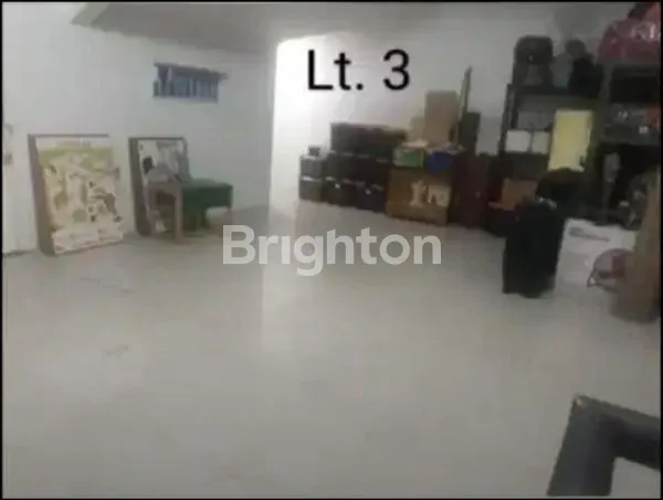 image RUMAH BAGUS DAN BESAR 2LT PLUS ATTIC DI KEMBANGAN. (6)