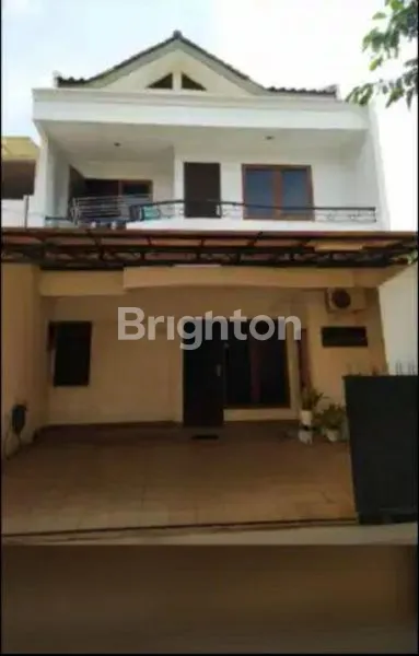 image RUMAH BAGUS DAN BESAR 2LT PLUS ATTIC DI KEMBANGAN. (2)