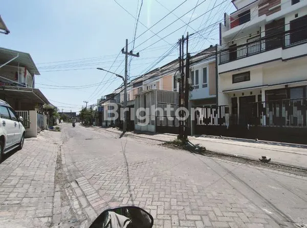 image RUMAH MINIMALIS 2 LANTAI SIAP HUNI, TAMBAK MEDOKAN AYU (8)