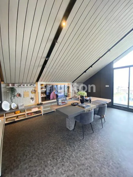 image RUMAH MEWAH SUMMARECON CROWN GADING (7)