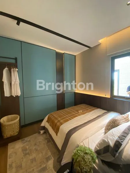 image RUMAH MEWAH SUMMARECON CROWN GADING (8)