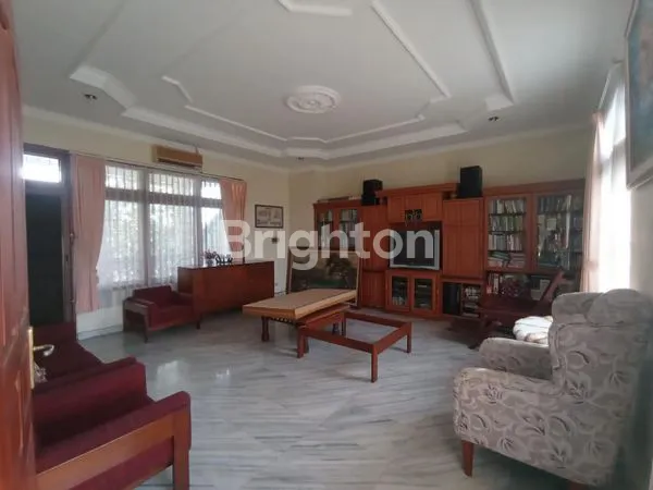 image RUMAH DENGAN 5 KAMAR TIDUR DI RNON (2)