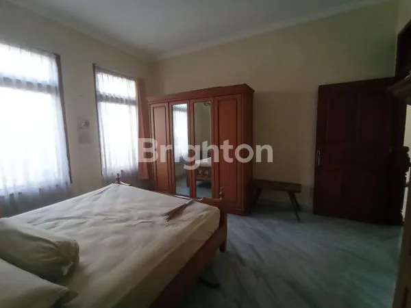 image RUMAH DENGAN 5 KAMAR TIDUR DI RNON (8)