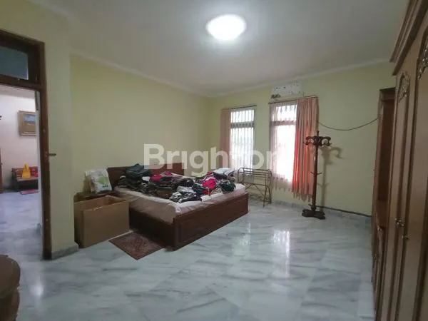 image RUMAH DENGAN 5 KAMAR TIDUR DI RNON (6)