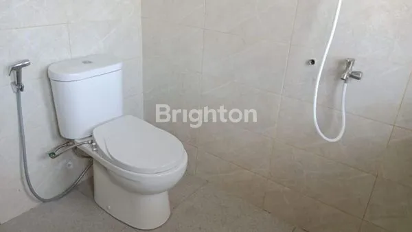 image SEWA RUMAH SIAP HUNI. LUAS 140 M . 2 LANTAI  SIAP HUNI. BAGUS DIJALAN KAYU JATI RAWAMANGUN (6)