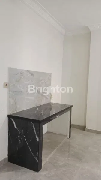 image SEWA RUMAH SIAP HUNI. LUAS 140 M . 2 LANTAI  SIAP HUNI. BAGUS DIJALAN KAYU JATI RAWAMANGUN (4)