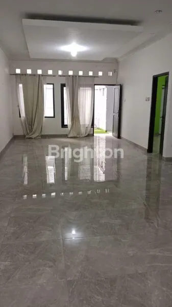 image SEWA RUMAH SIAP HUNI. LUAS 140 M . 2 LANTAI  SIAP HUNI. BAGUS DIJALAN KAYU JATI RAWAMANGUN (5)