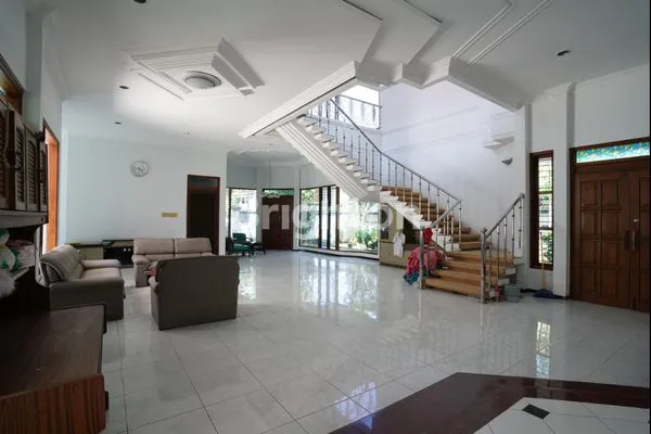 image RUMAH MEWAH DHARMAHUSADA INDAH SELATAN , SURABAYA CIAMIK  (10)
