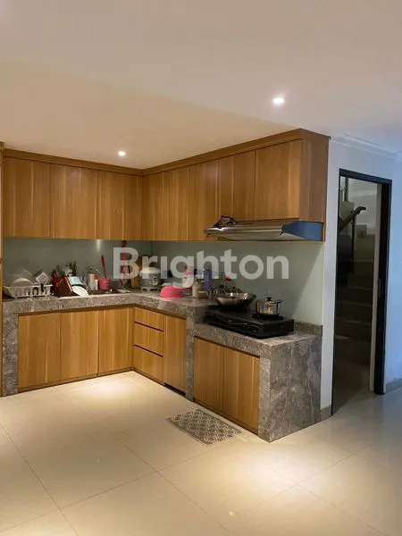 image RUMAH BAGUS DAN MEWAH DI SUTERA FERONIA ALAM SUTERA BSD (4)