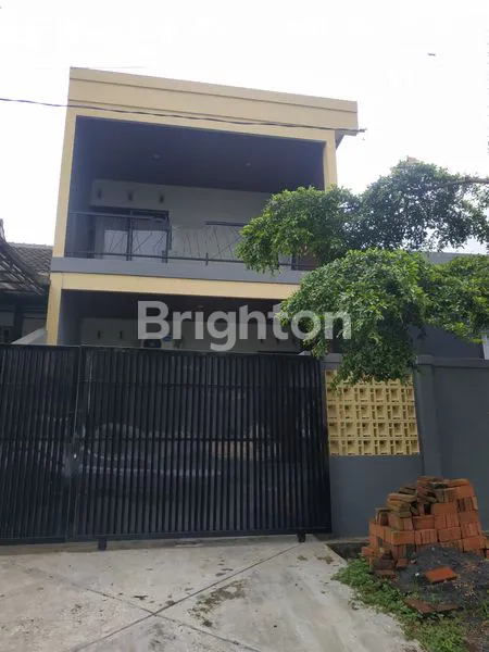 image *RUMAH 2 LANTAI CANTIK SIAP HUNI, MODERN MINIMALIS, DEKAT BANDARA ABDUL RACHMAN SALEH, SAPTORENGGO, PAKIS, MALANG, JAWA TIMUR* (1)