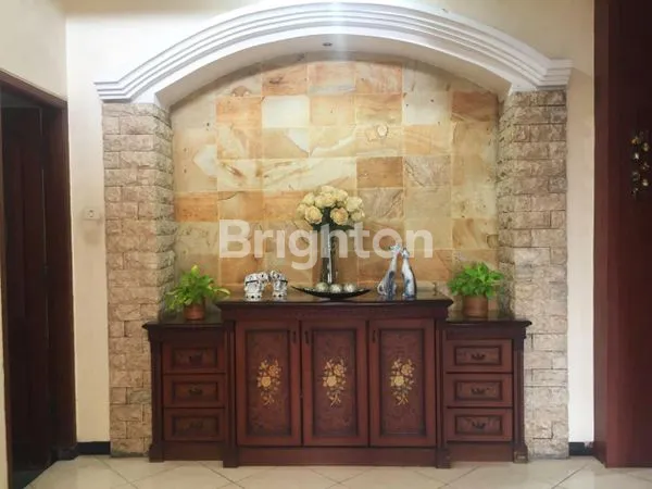 image RUMAH ARTISTIK 2 LT SUTOREJO PRIMA SEMI FURNISHED (3)