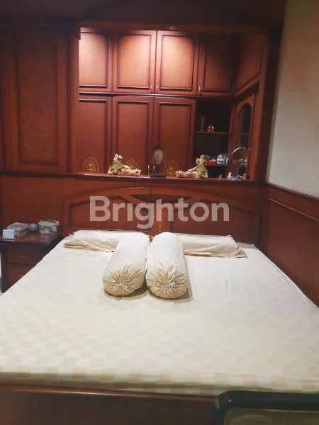 image RUMAH ARTISTIK 2 LT SUTOREJO PRIMA SEMI FURNISHED (4)