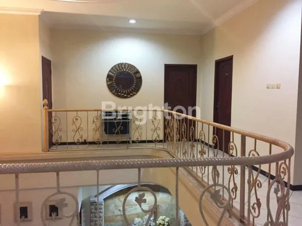 image RUMAH ARTISTIK 2 LT SUTOREJO PRIMA SEMI FURNISHED (7)
