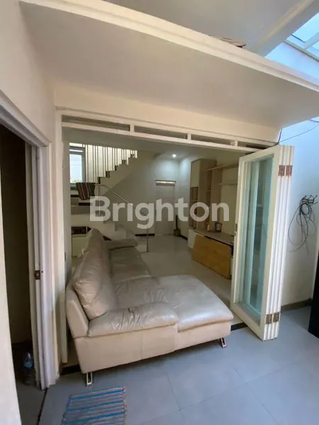 image RUMAH CANTIK DUA LANTAI SIAP HUNI (5)