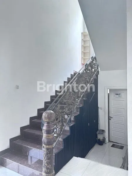 image RUMAH MEWAH 3,5 LANTAI SERPONG LOKASI STRATEGIS (5)