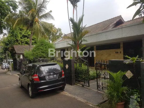 DIJUAL RUMAH ASRI TERAWAT, KOMPLEK KEUANGAN SUPOMO JAK SEL