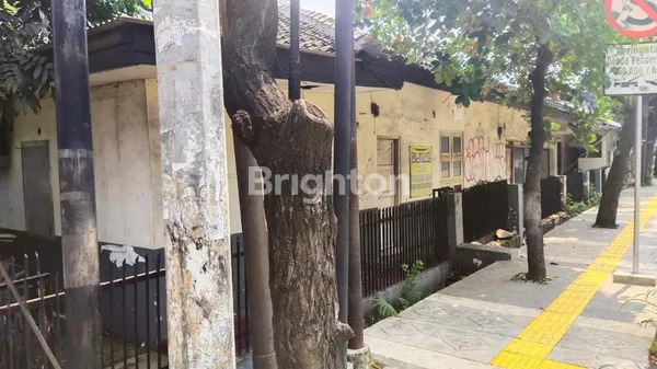 image RUMAH STRATEGIS HADAP JALAN RAYA PASAR MINGGU DEKAT GATOT SUBROTO DAN TB SIMATUPANG JAKARTA SELATAN (1)