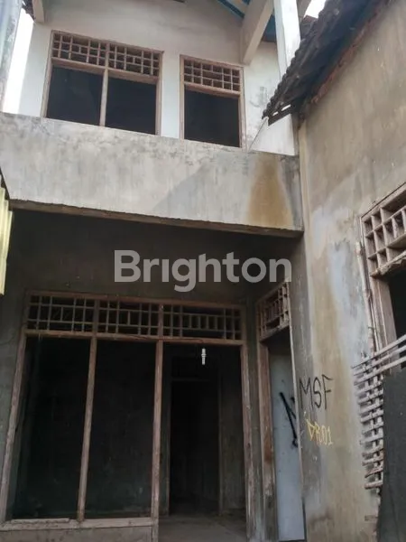 image <br />
<br />
_*LAHAN + BANGUNAN PINGGIR JALAN RAYA JALUR PROVINSI NGANJUK KOTA, LEBAR 7 M², PANJANG 30 SIAP UNTUNG*_ <br />
<br />
 (2)