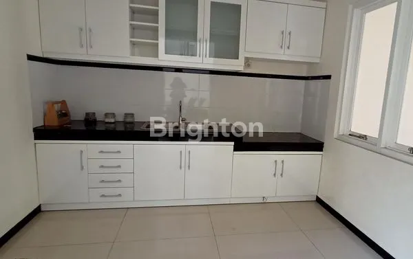 image RUMAH MINIMALIS 2 LANTAI DI ARAYA MALANG (5)