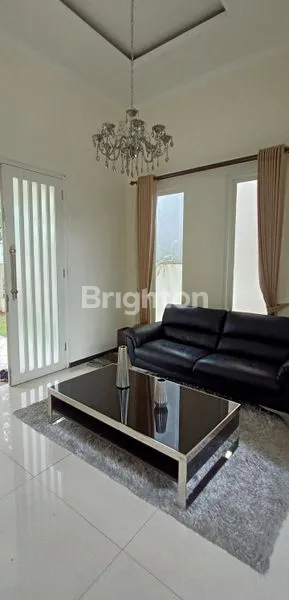 image RUMAH MINIMALIS 2 LANTAI DI ARAYA MALANG (2)