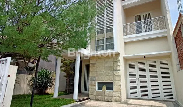 image RUMAH MINIMALIS 2 LANTAI DI ARAYA MALANG (1)