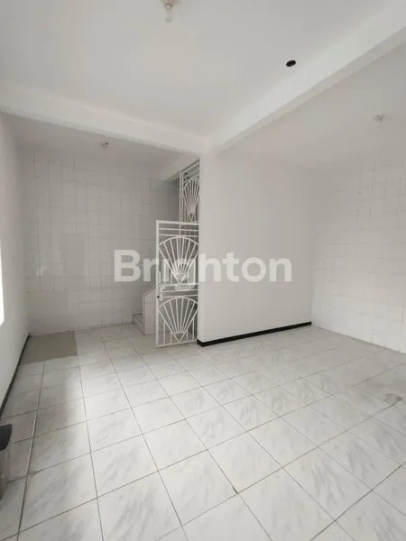 image FOR RENT RUMAH 2,5 LANTAI MINIMALIS BARATA JAYA (4)