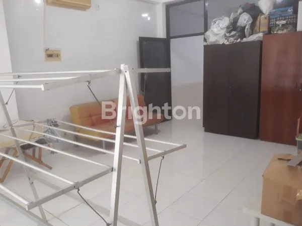 image RUKO 3 LANTAI PINGGIR JALAN UTAMA RENON PUSAT BISNIS (7)