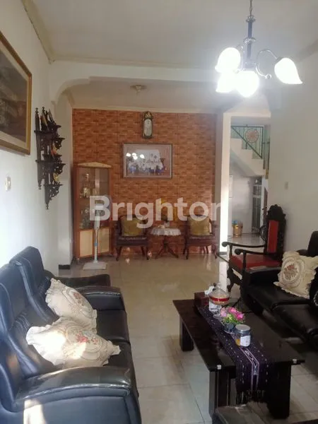 image RUMAH 2 LANTAI TERAWAT SIAP HUNI (1)