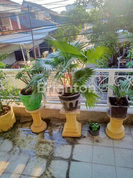 image RUMAH 2 LANTAI TERAWAT SIAP HUNI (6)