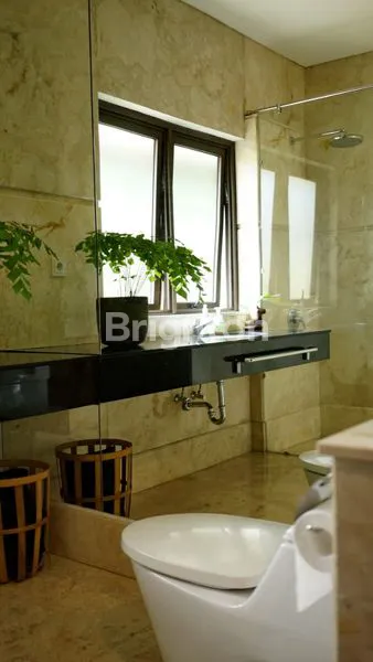 image RUMAH MEWAH FULLY FURNISHED DI PALAGAN SARIHARJO MONJALI NGAGLIK SLEMAN DAERAH ISTIMEWA YOGYAKARTA (7)