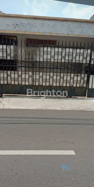 image RUMAH BESAR DALAM PERUMAHAN AMAN DI JAKARTA TIMUR  (1)