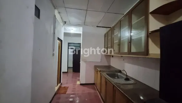 image RUMAH TOMANG 2 LANTAI PLUS KOST 15 PINTU LANGSUNG CUAN (4)